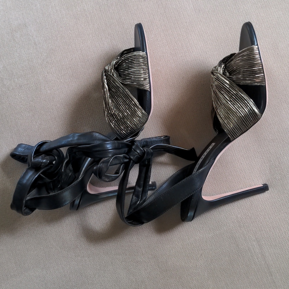 NWOT Veronica Beard Calida 4.25" Sandal Heel in Gold/Black Size 41 - Picture 6 of 10